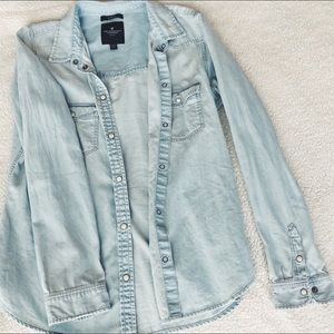 American Eagle Light Denim Wash Button Down